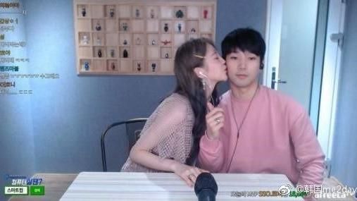 韓偶像直播熱吻女友　十天爽賺3千萬