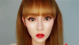 丁小芹被爆隆乳，翻攝自微博