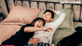 李國毅（右）謝欣穎（左）拍攝床戲笑倒眾人。（圖／歐銻銻娛樂提供）