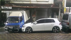 轎車遭夾擊_爆廢公社