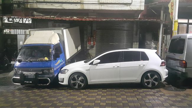 轎車擋門口　他復仇：掰掰我先下班了