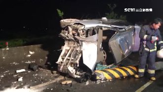 連根拔起！休旅車駕駛高速自撞電線桿