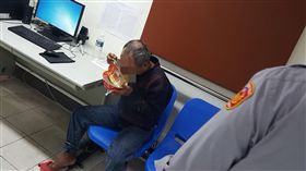 高雄緝犯超逮　竟反嗆警：等你們很久！　圖／翻攝畫面