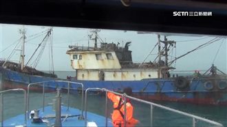又有陸船越界捕撈！海巡強勢登船偵辦