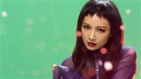 ▲飛今天公布第2首單曲《洞》已正式上線。（圖／翻攝自臉書）