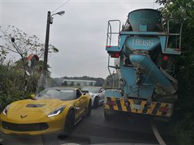 新竹,爆料公社,跑車,雪佛蘭,水泥車,敵不動我不動