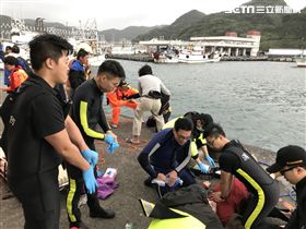 新北市,深澳港,車子,衝海,駕駛,命危,瑞芳