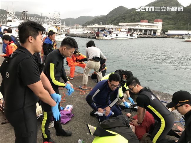 車輛衝深澳港！警消救起駕駛送醫不治