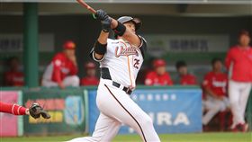 統一獅鄧志偉砲轟起亞虎中職統一7-ELEVEn獅隊26日與韓職起亞虎隊打熱身賽，統一獅打者鄧志偉首局敲出3分砲，率隊以4比3拿勝。（統一獅隊提供）中央社記者謝靜雯傳真　107年2月26日