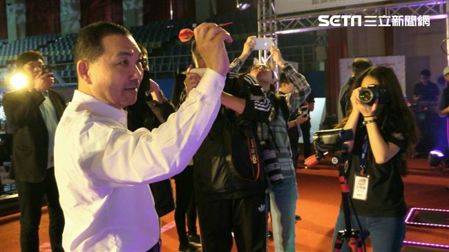 侯友宜：明年我還在新北　還要射飛鏢