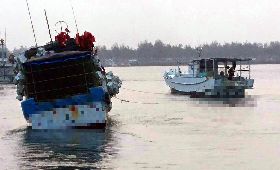 漁船進水恐沉沒　海巡搶救6船員（1）