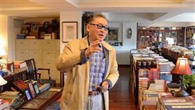 李敖在書房。（翻攝李敖臉書）