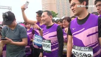 侯友宜跑馬拉松　周錫瑋伏地挺身拚場