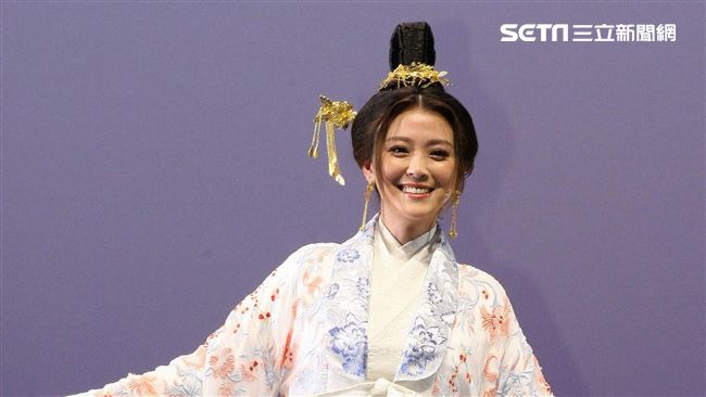 嘔吐腿軟送醫！女星表演一半緊急送醫