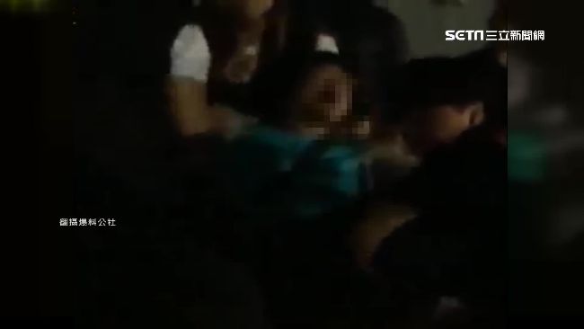 婦側錄《貓》被抬出場　觀眾挺身飆罵