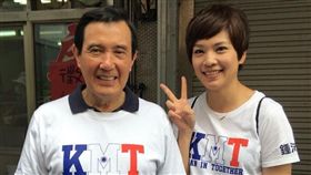馬英九花蓮行穿上國民黨短T，再度引起民眾熱烈詢問。（圖／翻攝鍾沛君臉書）