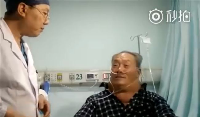 脖比腰還粗！男長期喝劣酒變「浩克」
