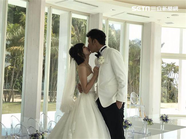 草莓絕美婚紗照曝光！沖繩浪漫嫁香蕉