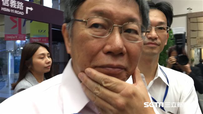 整頓再出招！柯P坐鎮派出所吃便當