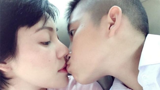 乳神嘴對嘴貼13歲兒　曬母愛反挨批
