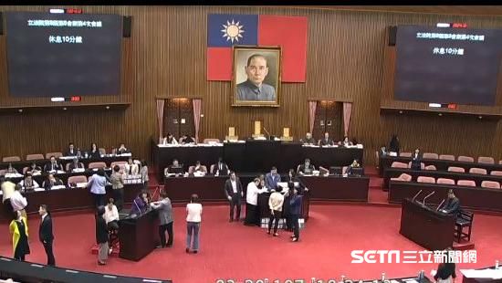 藍綠上演表決大戰　增添議程變數