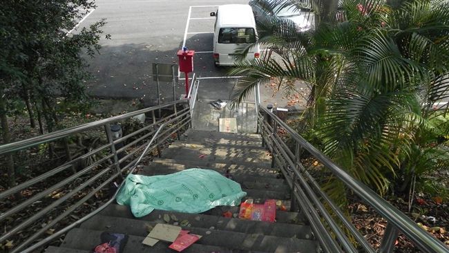 貨車暴衝　將老翁撞下樓梯當場輾斃