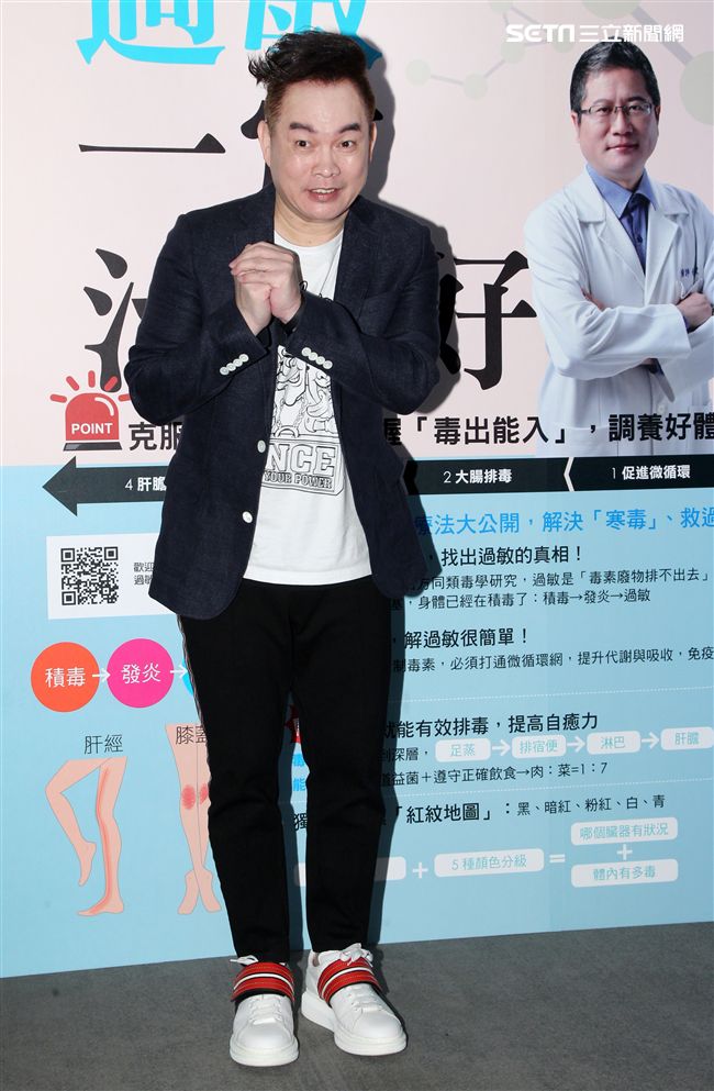 康康一家大小為小朋友過敏拍MV「過敏一定治的好」。（記者邱榮吉/攝影）