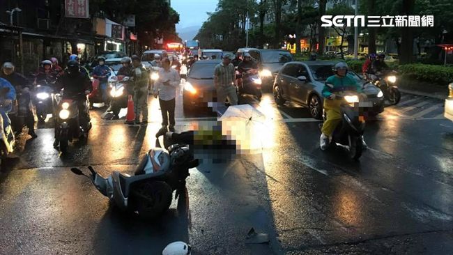 休旅車連環撞！機車騎士遭輾命危