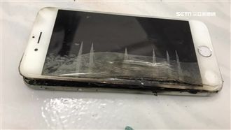 手機快充線藏危機　邊充邊玩易爆炸