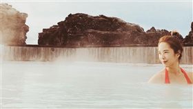 天心穿上比基尼在藍湖享受大自然美景。（圖／翻攝自IG）