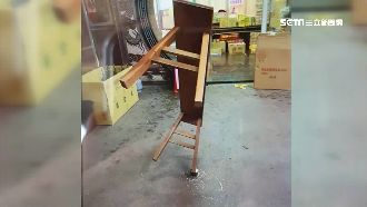 神蹟？道士破解長凳單腳「金雞獨立」