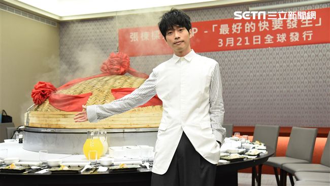 真的猛！男星做2百下伏地挺身5分速
