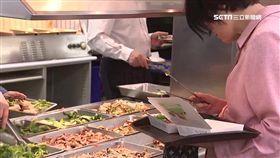 法院便當銅板佛心價 7菜1湯60元人潮擠爆（台中,地方法院,自助餐,便當,配菜,豬腳,午餐）