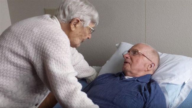 結婚66年…夫妻牽手「同月同日死」