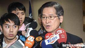 國防部長嚴德發前往內政委員會備詢。 圖／記者林敬旻攝