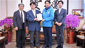 日本仙台市的聖吳甦樂學院英智中學師生來台捐款賑災花蓮 圖／花蓮市公所提供