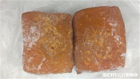 台北市衛生局今（21）日公布祭祀食品檢驗結果，1件豆干絲以及1件豆干檢驗不符合規定，違規原因皆為殘留殺菌劑過氧化氫陽性，已令販售場所下架違規產品。（圖／台北市衛生局提供）
