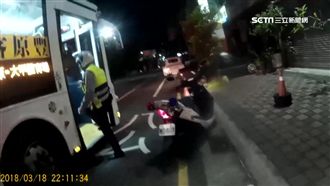 通緝犯沒錢搭霸王車逃　警逮人幫付錢