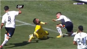 足球,假摔,智利,12碼球,Jean Meneses,康塞普森大學　圖／翻攝自YouTube