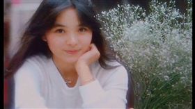 一名30多歲的女子小怡（化名），日前拿了一本廣告美女「朱海玲」的寫真集尋父，因為該本寫真集是生父送給母親的定情物，也是她尋父的唯一線索，小怡表示，她對生父沒有任何要求，只希望有生之年能相認。（圖／翻攝自YouTube）