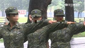 首擲手榴彈實彈 軍校女兵超緊張