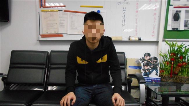 試槍卡彈…　他把槍丟友人車上反遭逮