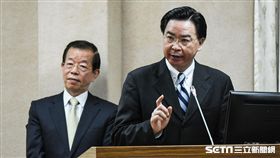 外交部長吳釗燮出席國防及外交委員會備詢。 圖／記者林敬旻攝