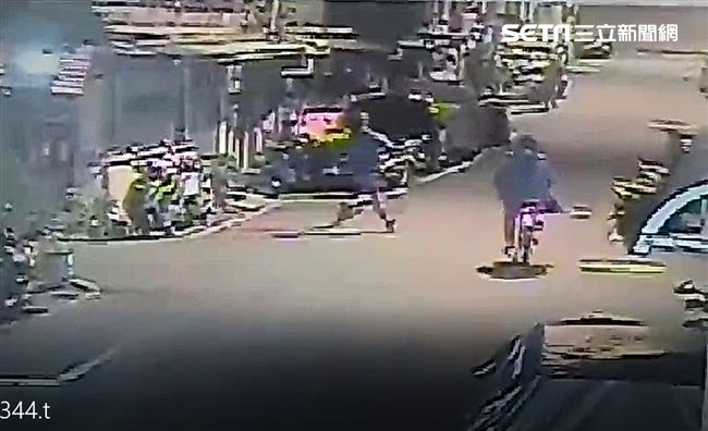 監視器曝光！警追毒警官跑500公尺