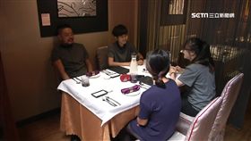 併桌!陌生人對眼尷尬 安排座位有眉角