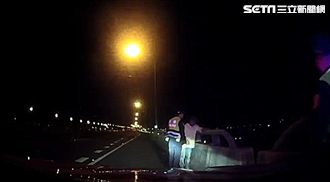 酒駕肇事怕警抓　男竟國道跑千米逃亡