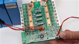 小心劣質鋰電瓶 可能將ECU燒掉（圖／車訊網）