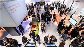 法蘭克福照明展（Light + Building 2018）
https://www.facebook.com/light.building/photos/a.1910395112303883.1073741840.190841457592599/1910395422303852/?type=3&theater