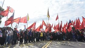 藍天行動聯盟、統一促進黨、八百壯士聚集總統府凱道替繆德生送行。 圖／記者林敬旻攝