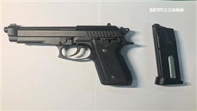 黑衣人持空氣槍沿路射 射破雙B車取樂